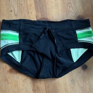 Lululemon hot yoga shorts